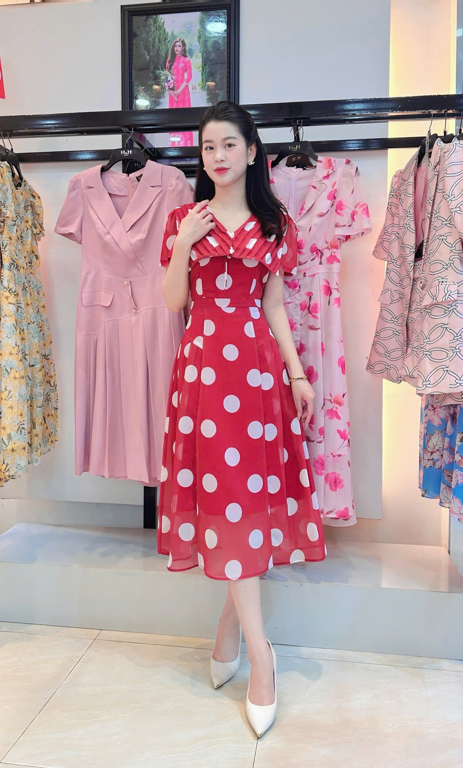 ĐẦM CỜ TƠ BI ĐỎ NHUNG XẾP LY TÀ NGỰC