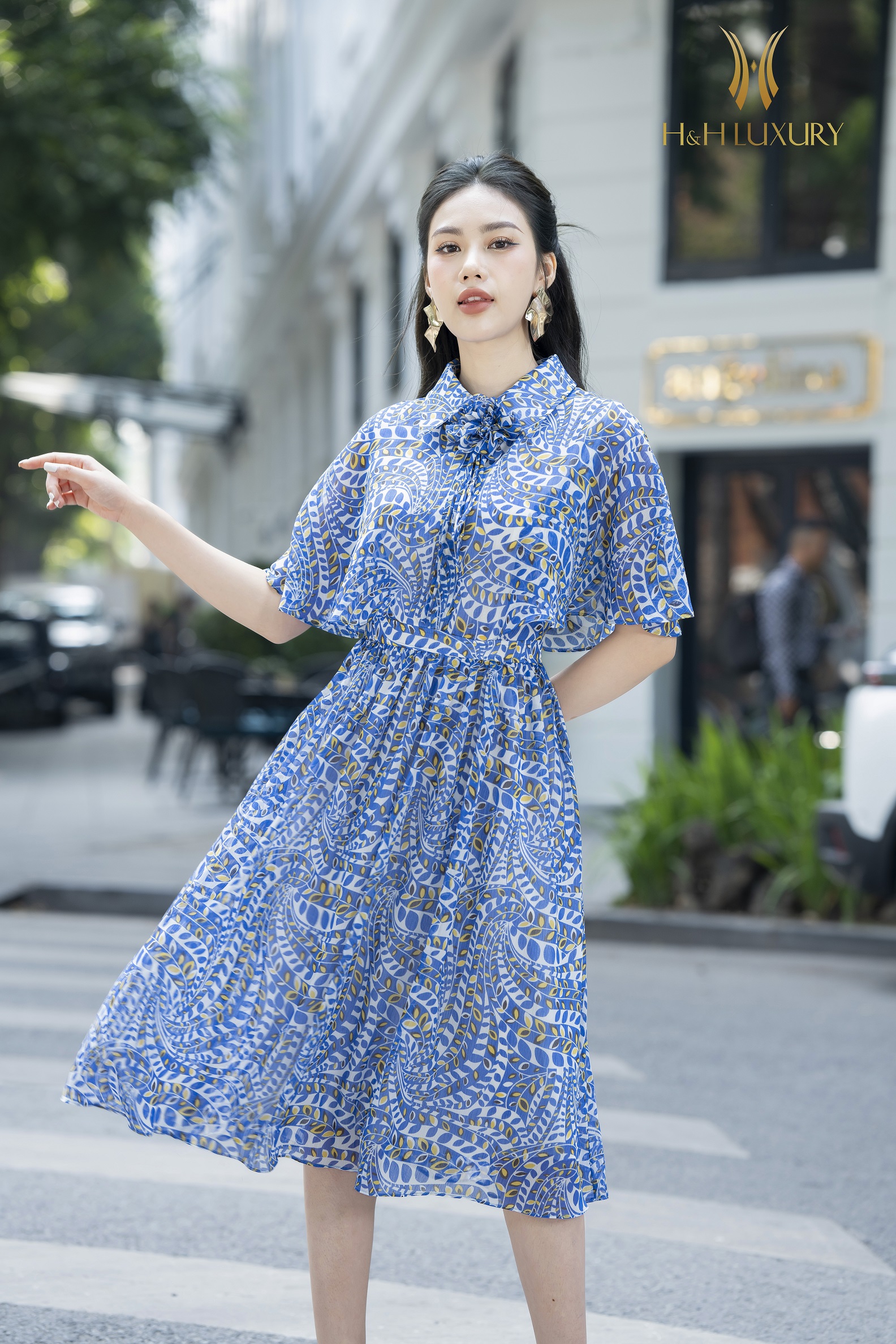 Đầm xòe tơ vân đính hoa