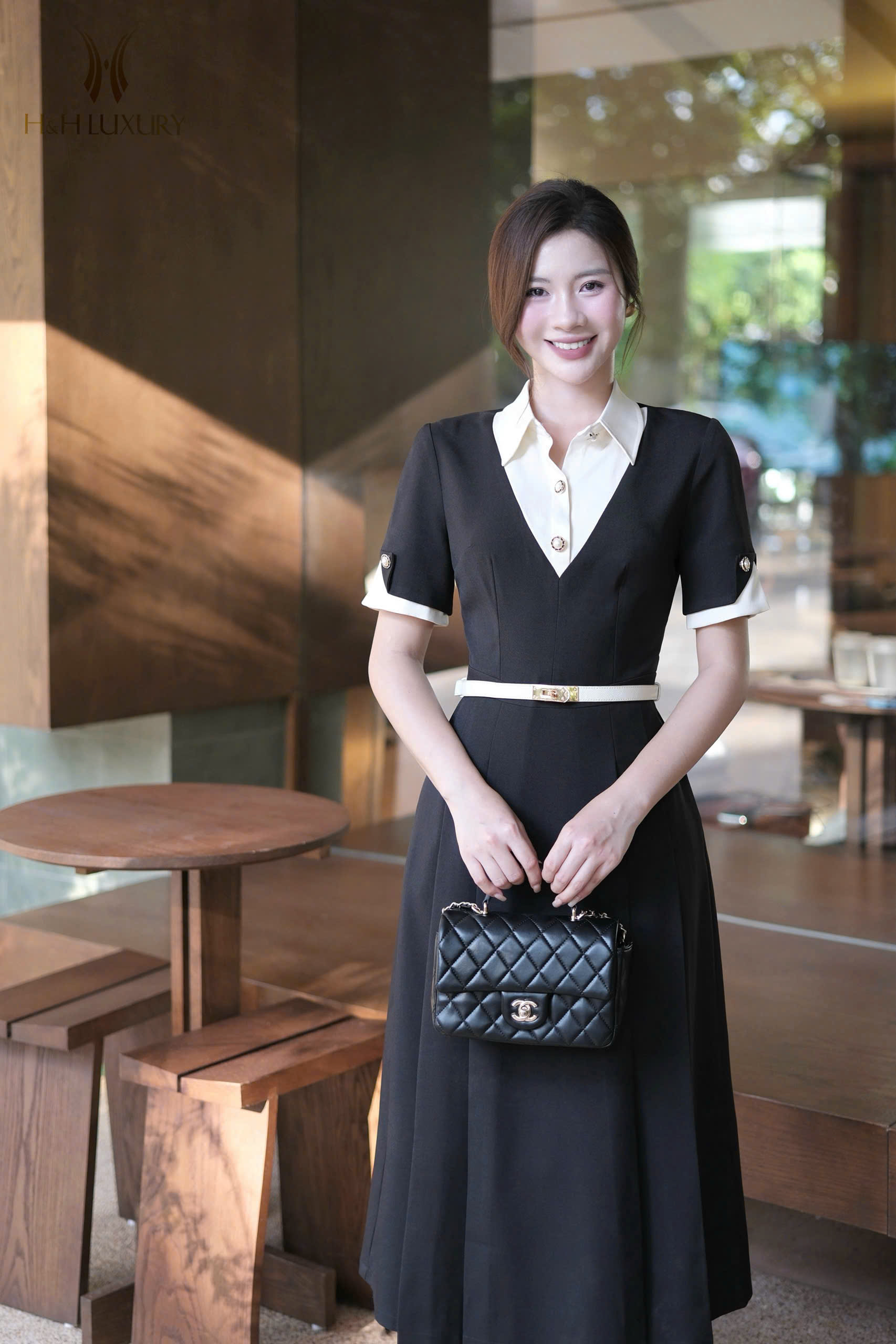 ĐẦM XÒE ĐEN PHỐI TRẮNG CỔ ĐỨC