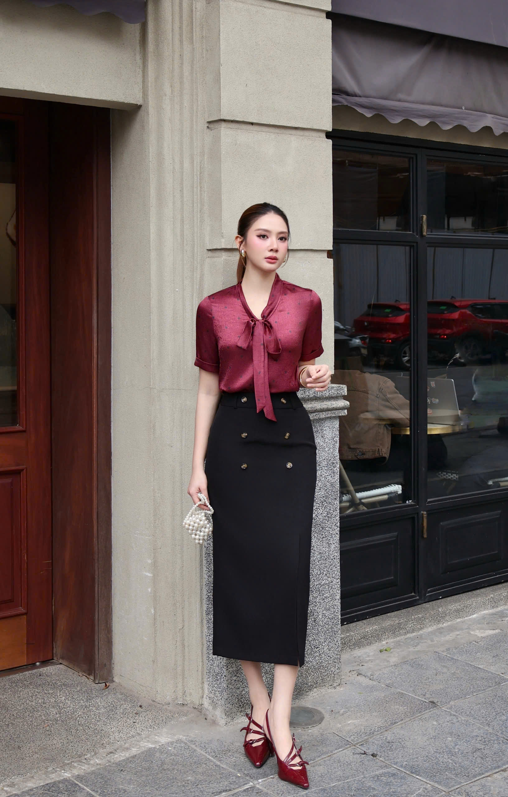 ÁO SƠ MI CHẤM ĐỎ MẬN CỔ NƠ