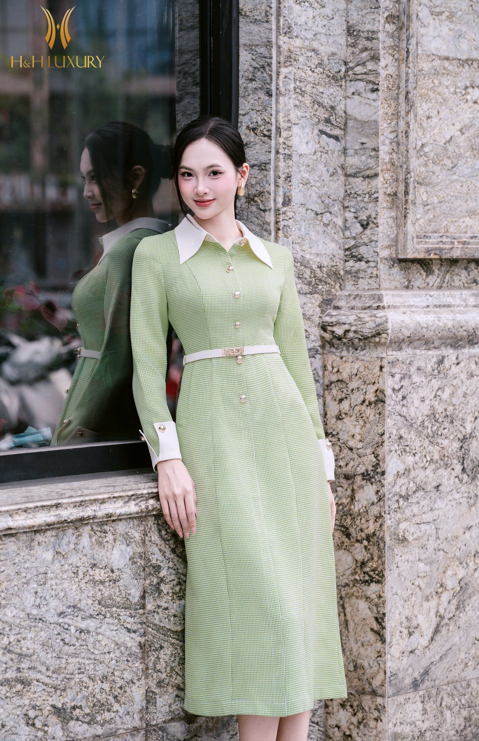 ĐẦM ÔM A PHỐI CỔ TAY ĐÍNH CÚC