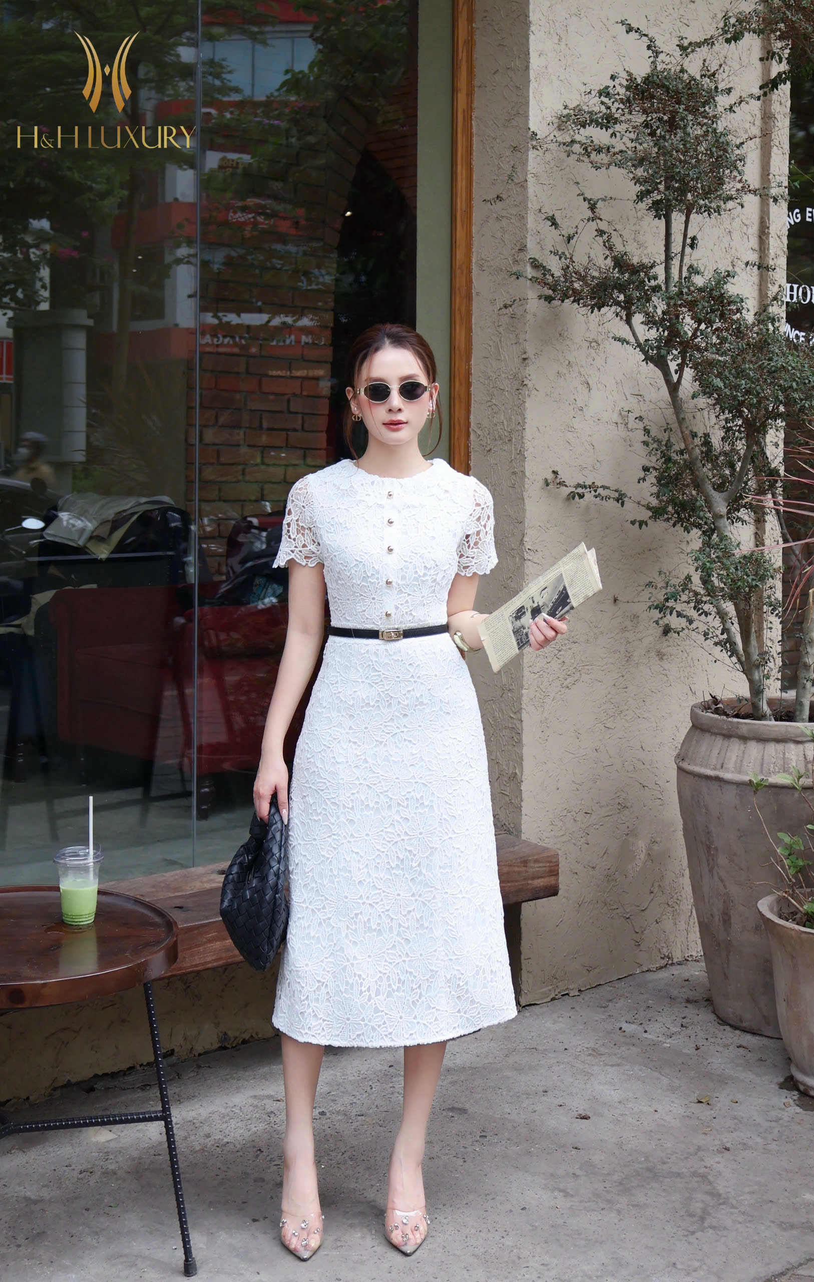 ĐẦM REN TRẮNG ÔM A ĐÍNH CÚC