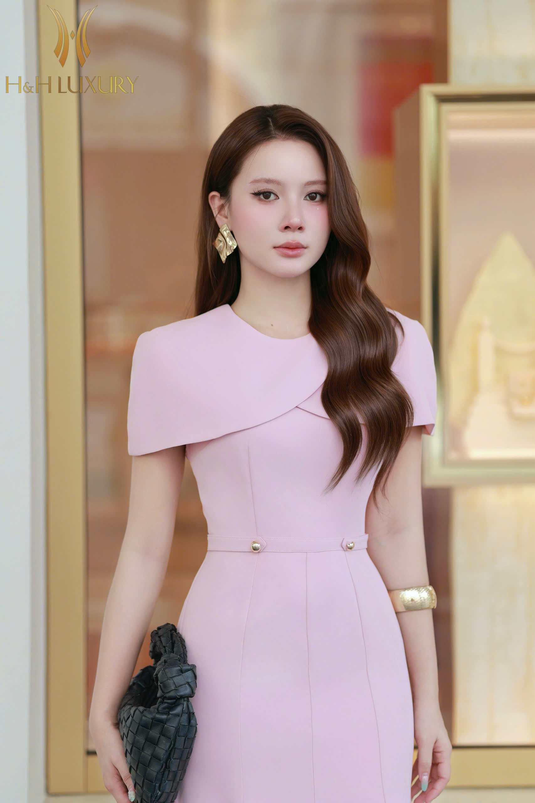 ĐẦM TIỆC ĐUÔI CÁ HỒNG TÀ NGỰC