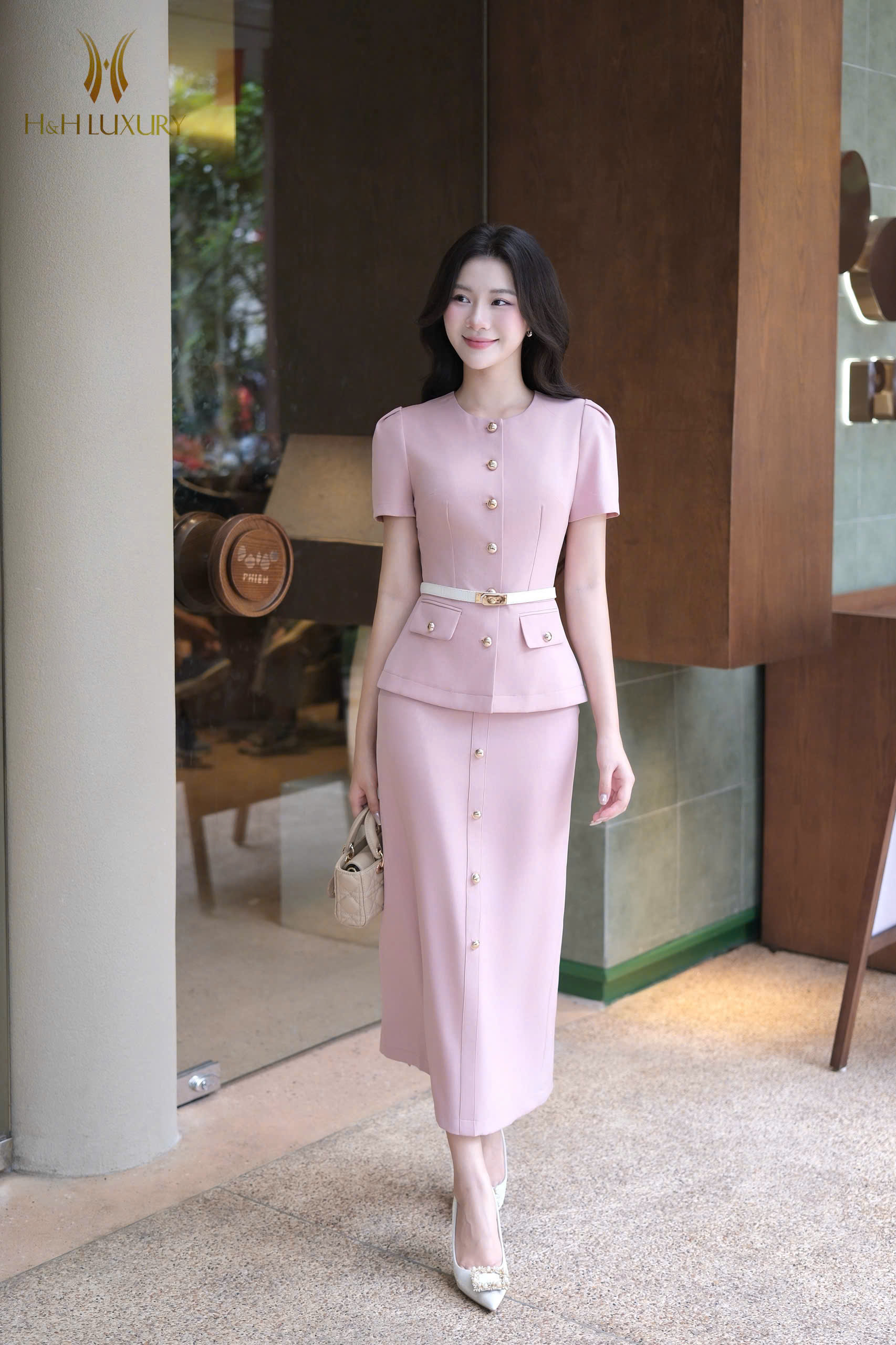 CHÂN VÁY BÚT CHÌ XUÔNG HỒNG PASTEL ĐÍNH CÚC