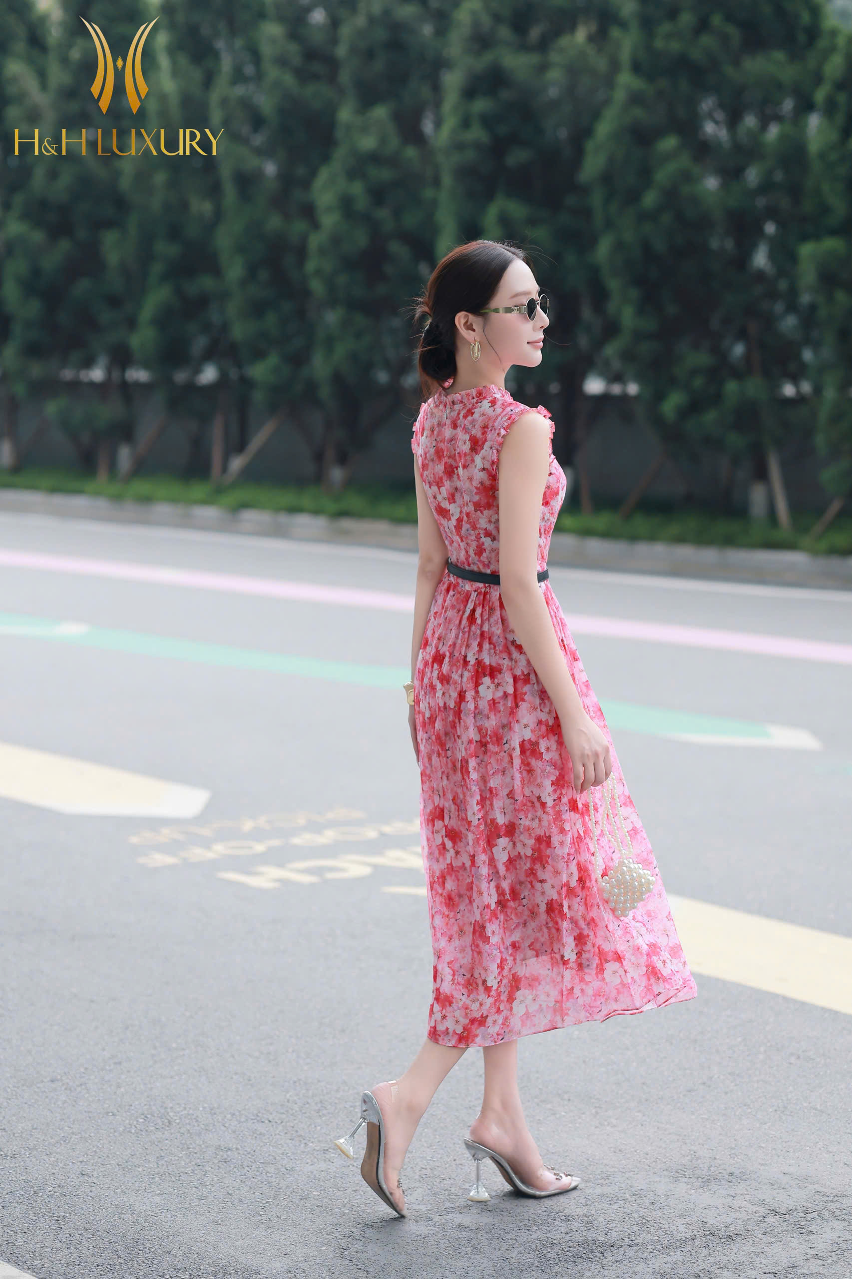ĐẦM XÒE HỒNG SEN XẾP LY CỔ