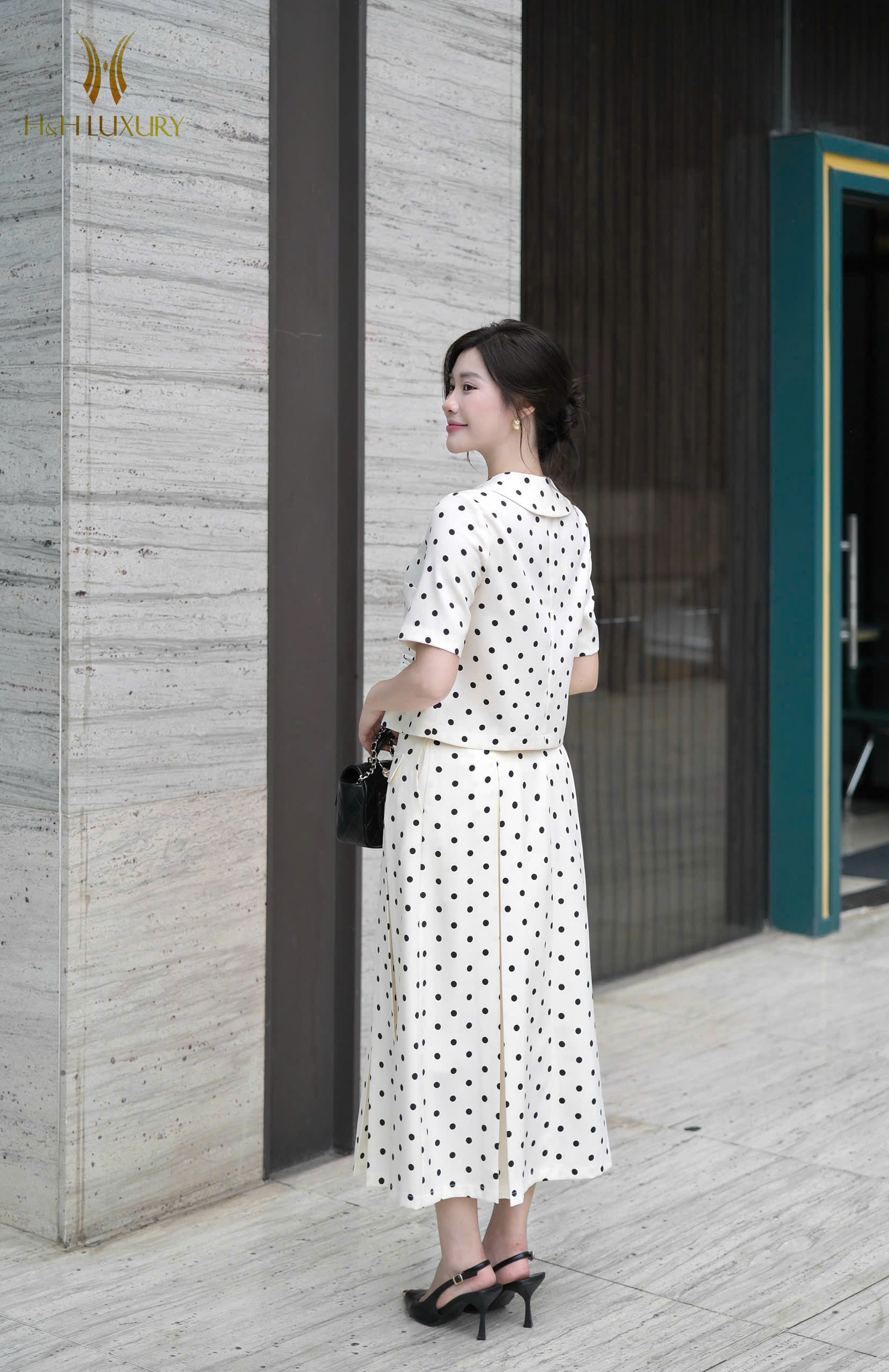 CHÂN VÁY CHẤM BI XẾP LY ĐÍNH CÚC