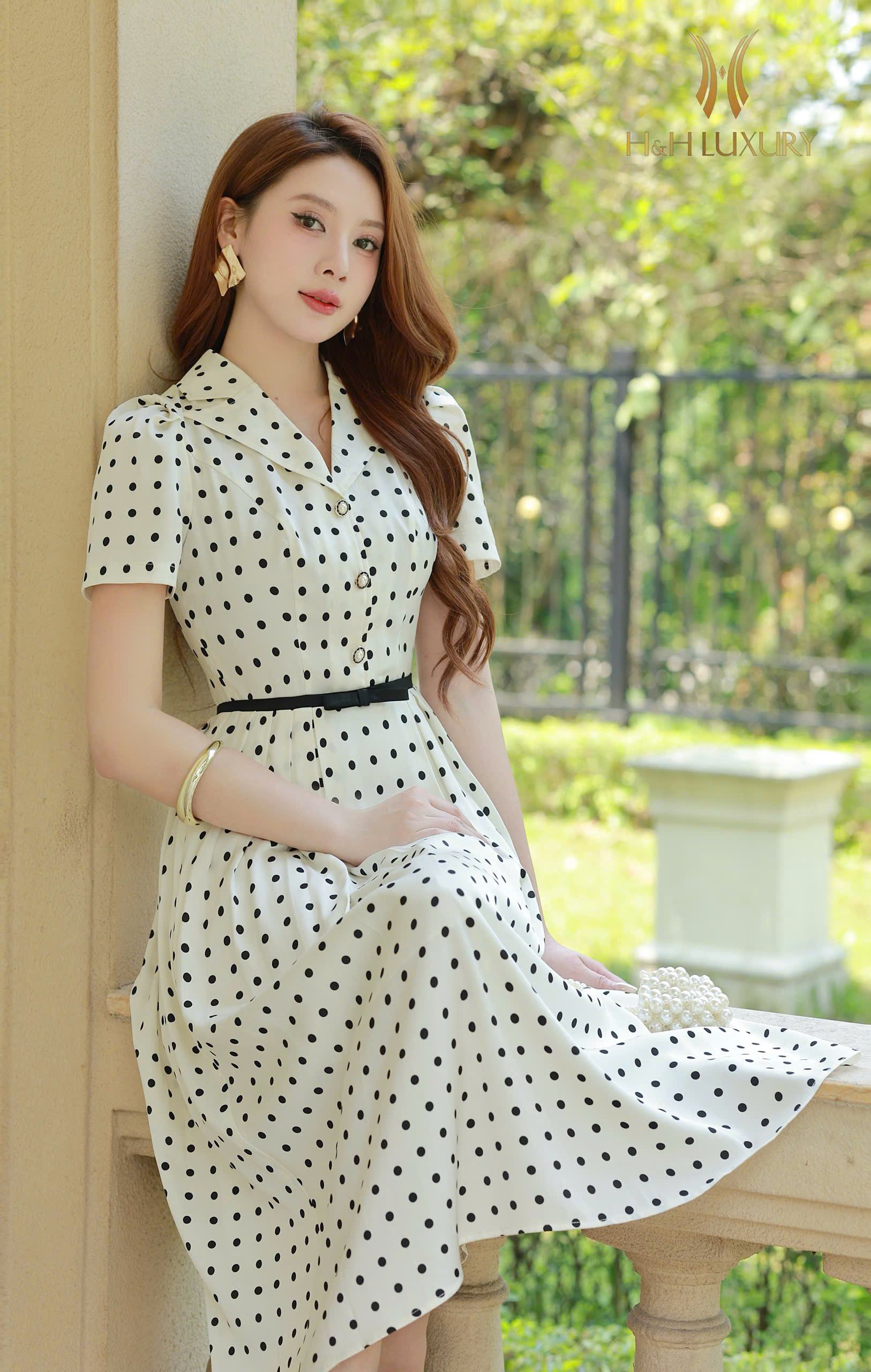 ĐẦM CHẤM BI TRẮNG CỔ VEST