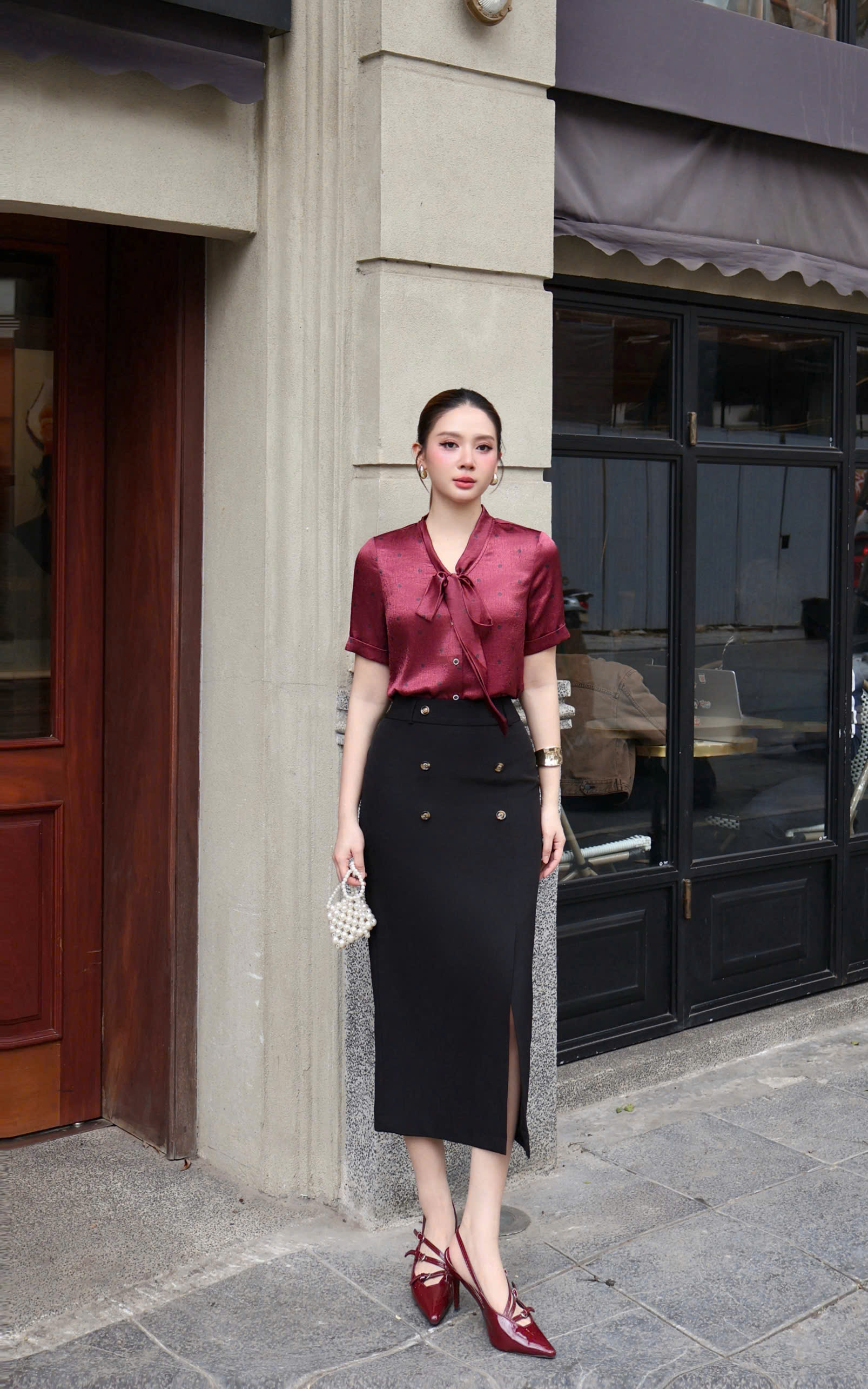 ÁO SƠ MI CHẤM ĐỎ MẬN CỔ NƠ