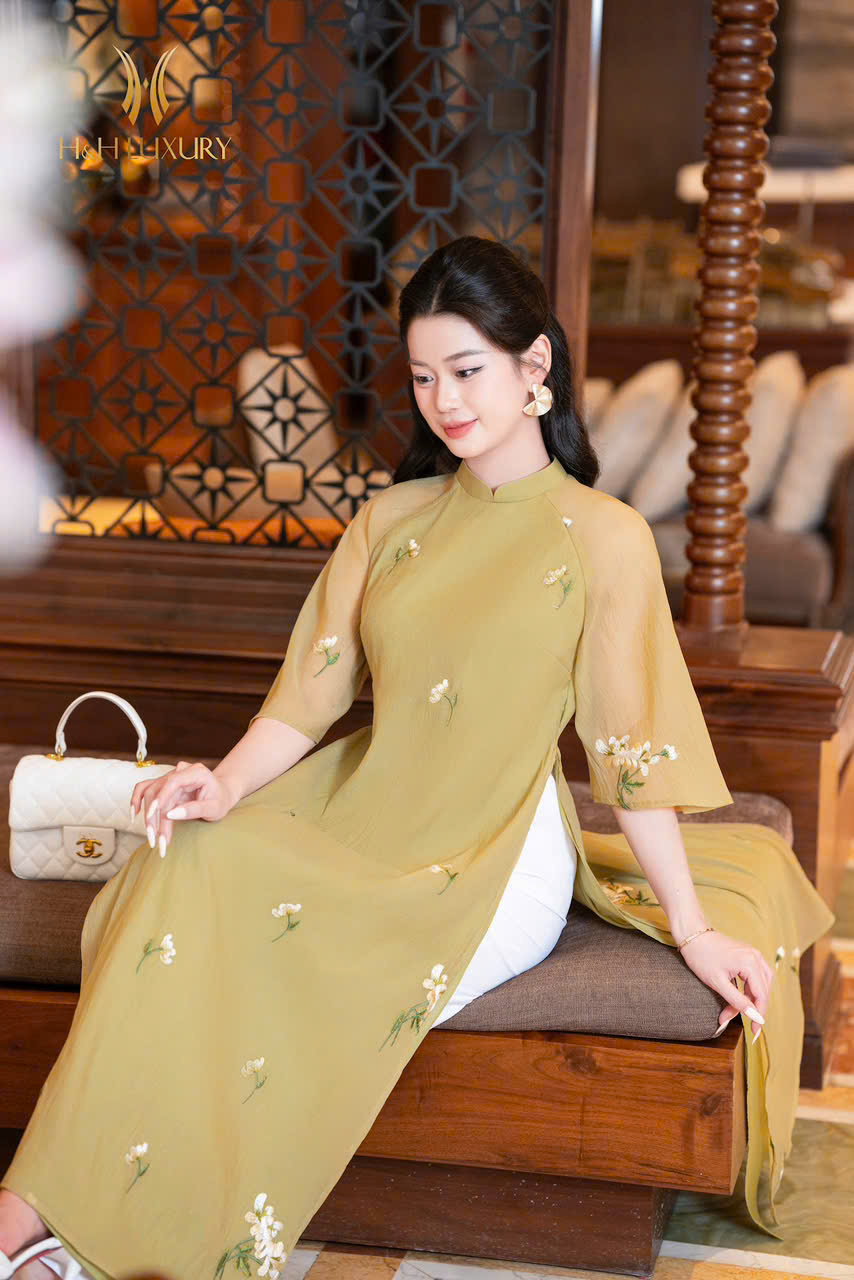 ÁO DÀI TƠ CÁCH TÂN THÊU HOA XANH CỐM