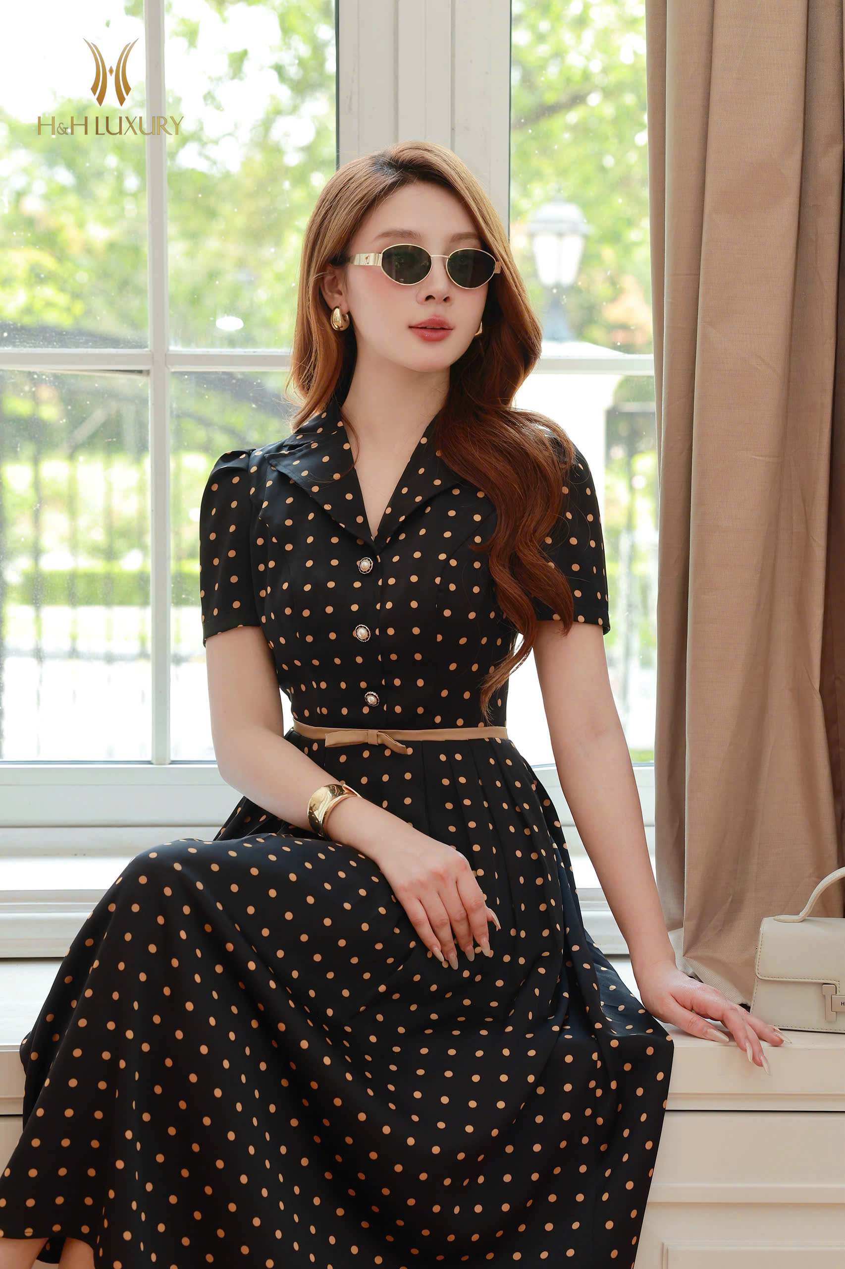ĐẦM CHẤM BI ĐEN NÂU TÂY CỔ VEST