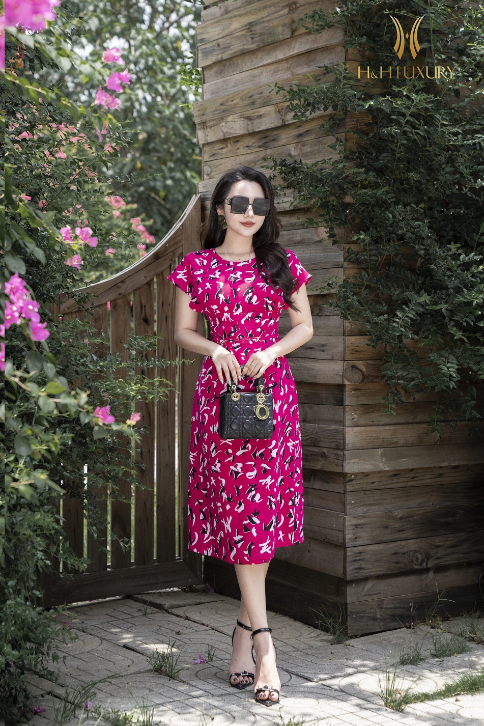 ĐẦM ÔM A HỌA TIẾT CHỮ 3D ĐAI EO ĐÍNH ĐÁ