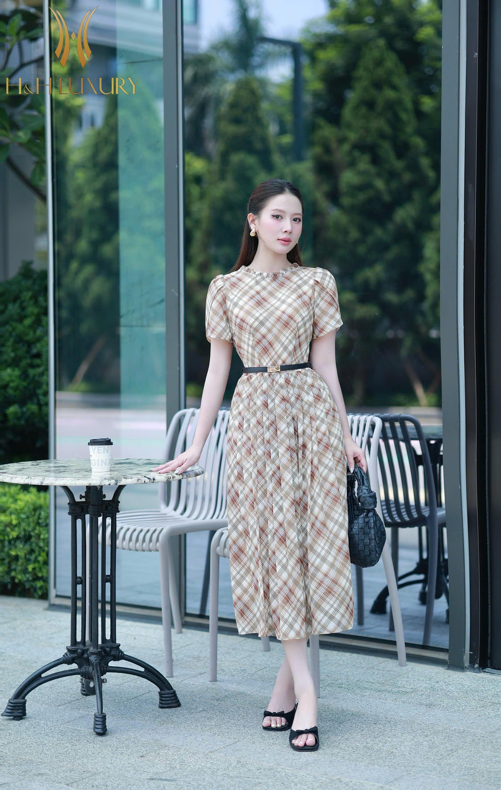 ĐẦM KẺ NÂU TÂY XẾP LY THÂN