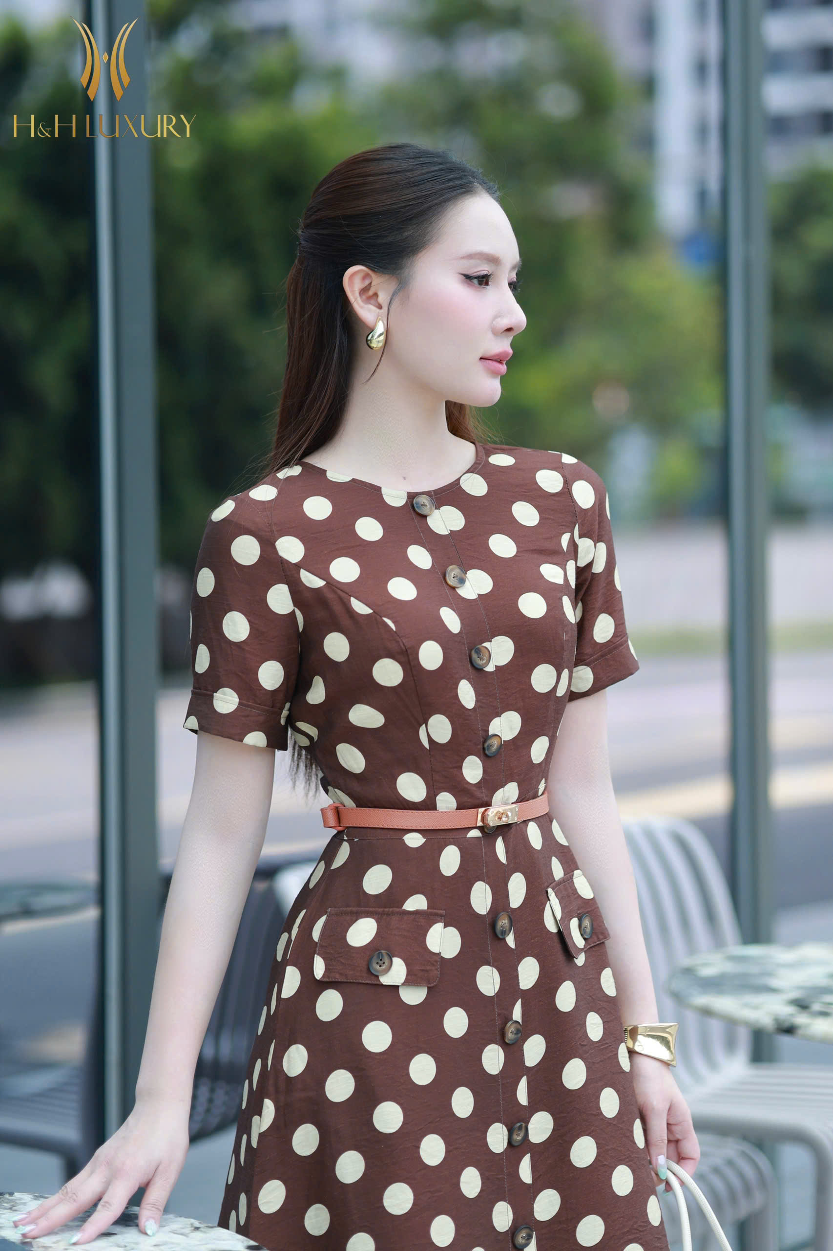 ĐẦM LINEN CHẤM BI NÂU TÂY ĐÍNH CÚC