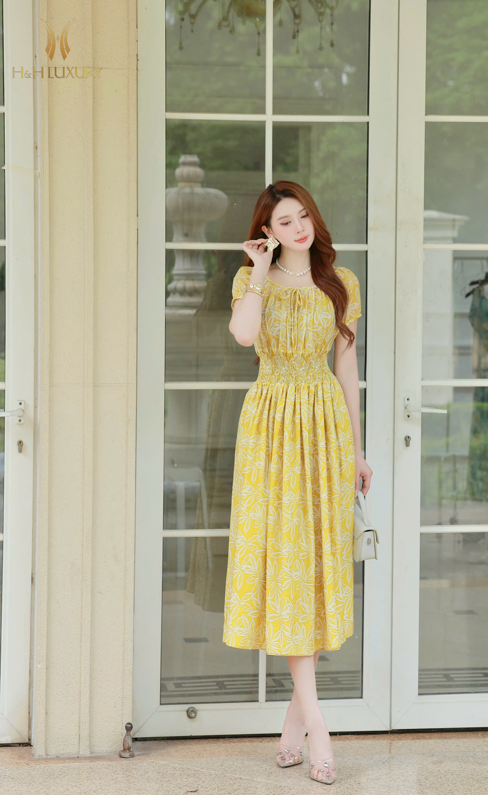 ĐẦM XÒE VÀNG MƠ HOA TRẮNG CHUN EO