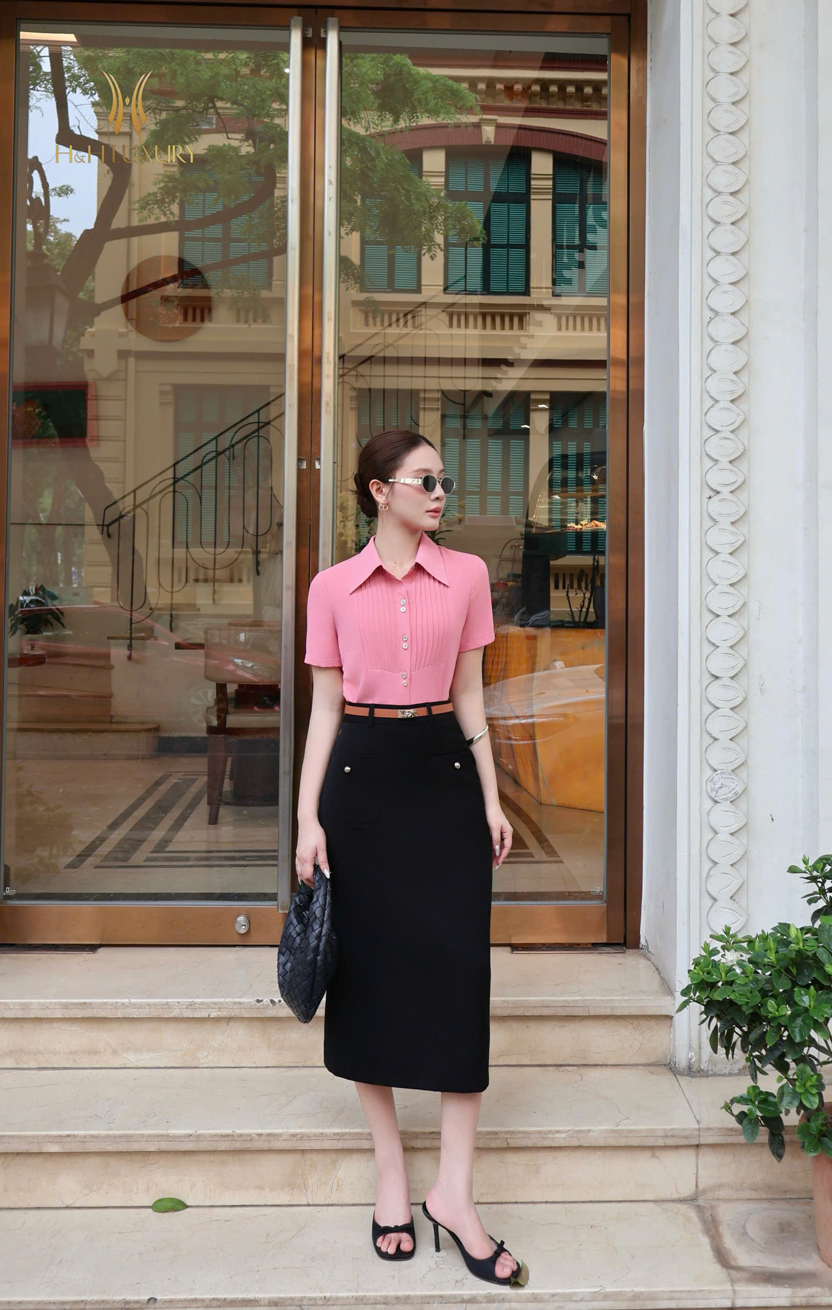 CHÂN VÁY ĐEN BÚT CHÌ XUÔNG TÚI TRƯỚC