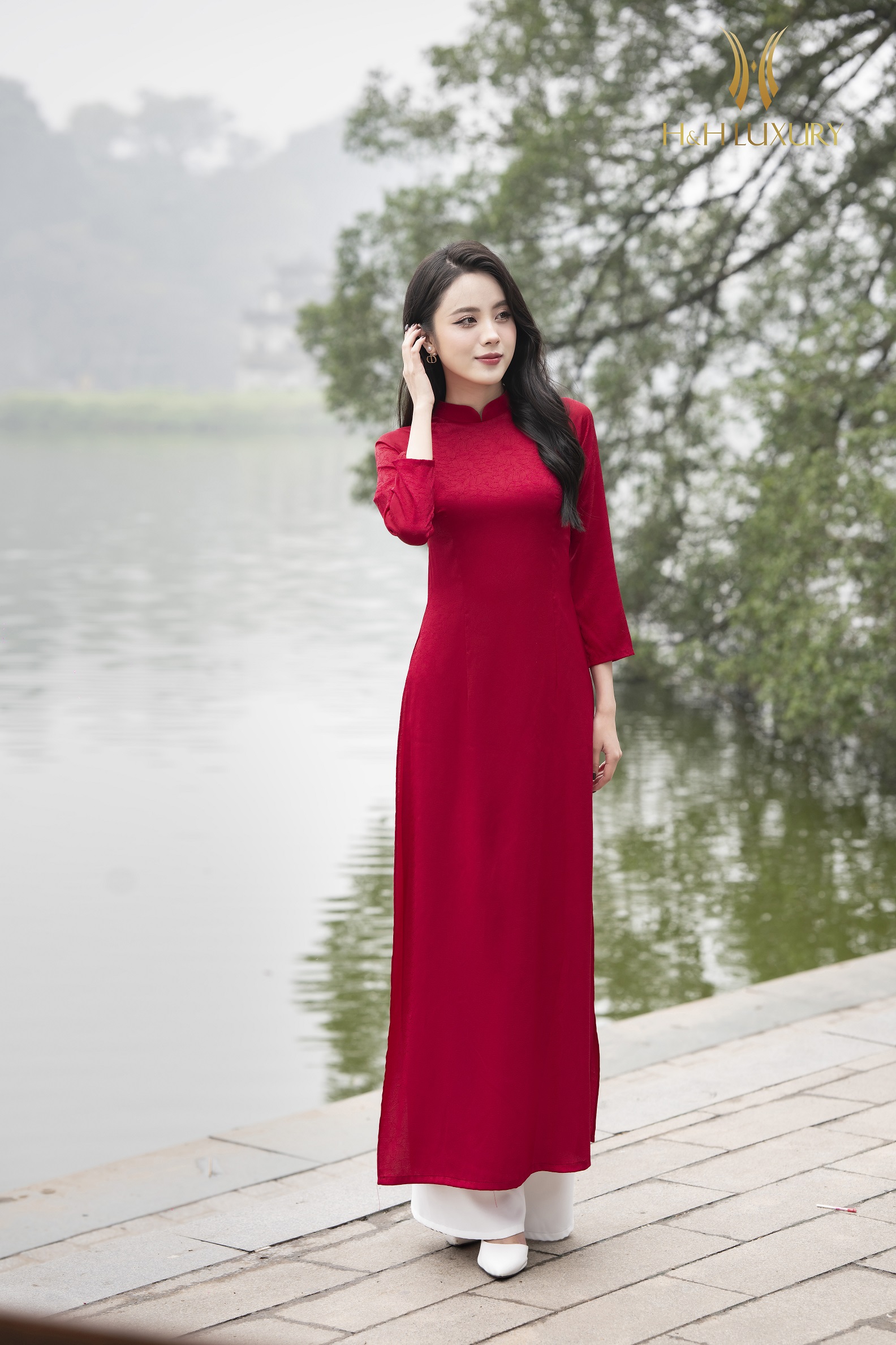 ÁO DÀI LỤA GẤM ĐỎ VÂN LÁ