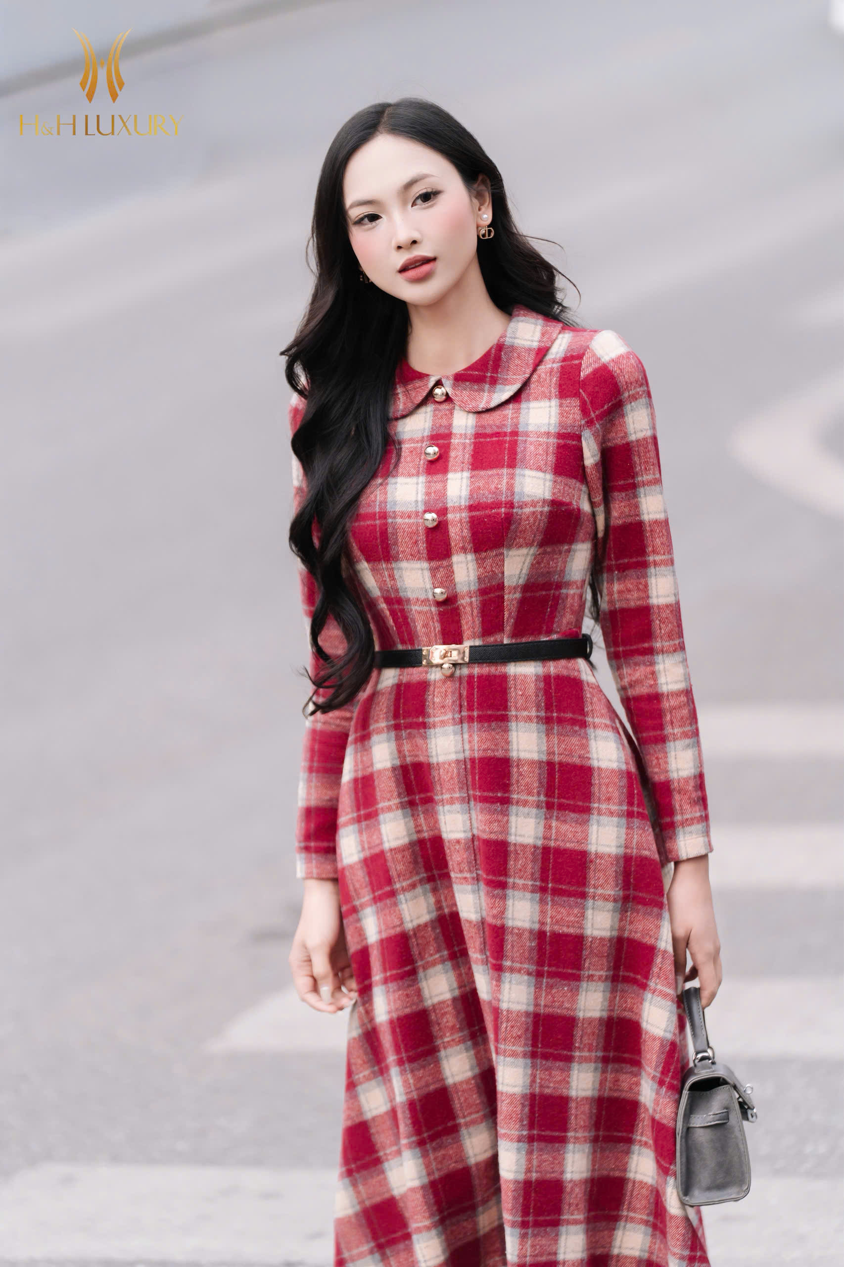 ĐẦM XÒE DẠ KẺ ĐỎ 2 TÚI CỔ SEN